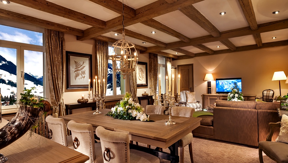 Hotel Gstaad Palace з видом на Швейцарські Альпи Hotel Gstaad Palace