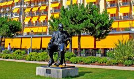 Fairmont Le Montreux Palace на берегу озера
