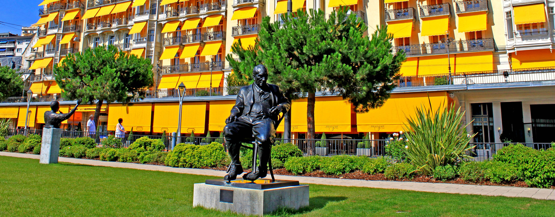 Fairmont Le Montreux Palace на берегу озера