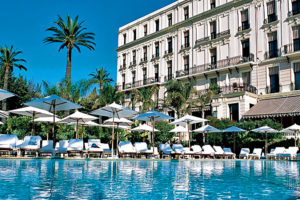 Бассейн отеля Royal Riviera