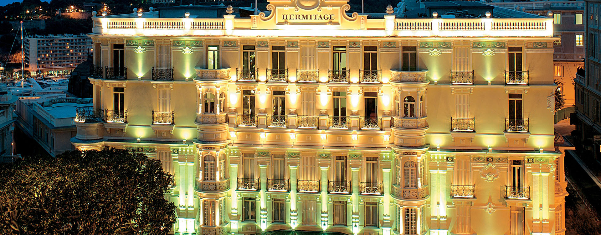 Фасад Hermitage