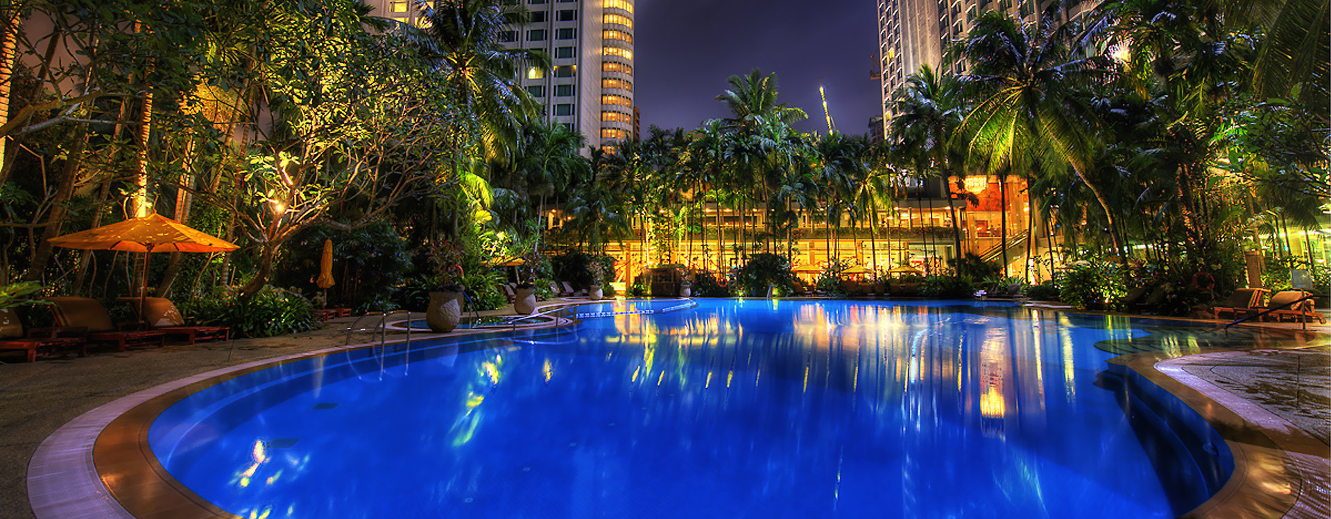 Бассейн в Shangri-La Hotel Singapore