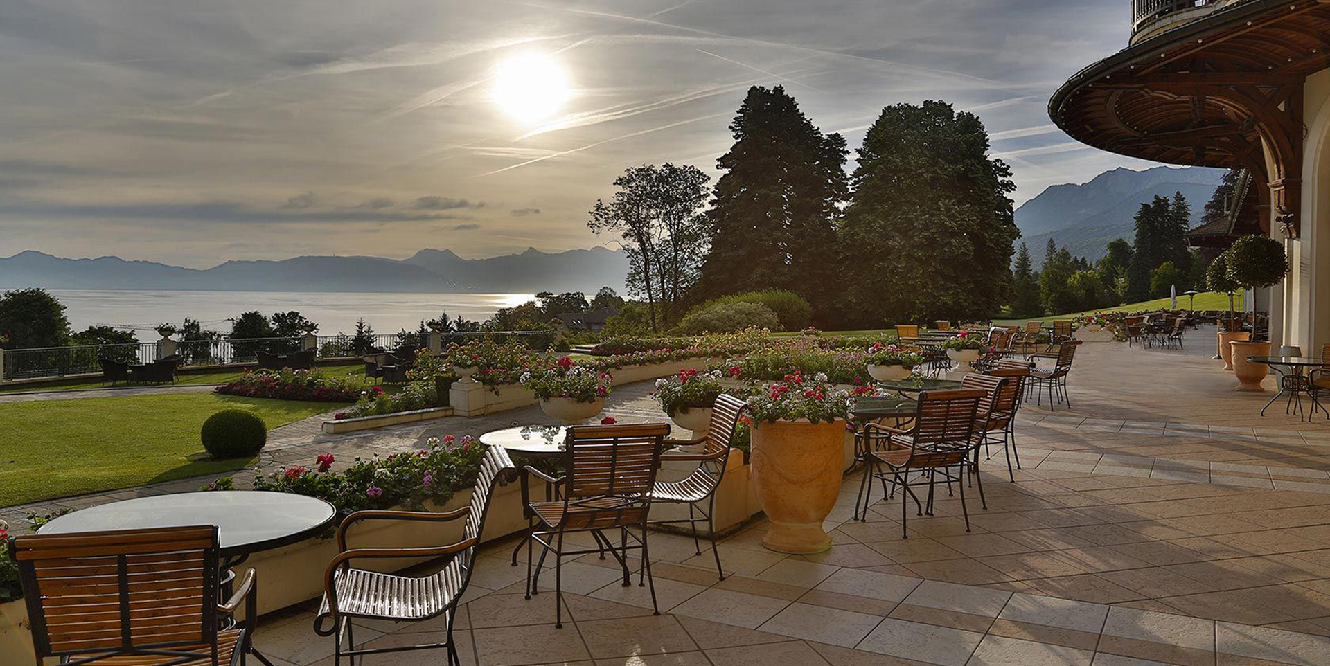 Вид на озеро из Hotel Royal — Evian Resort