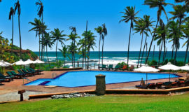 Barberyn Beach Ayurveda Resort бассейн с видом на океан