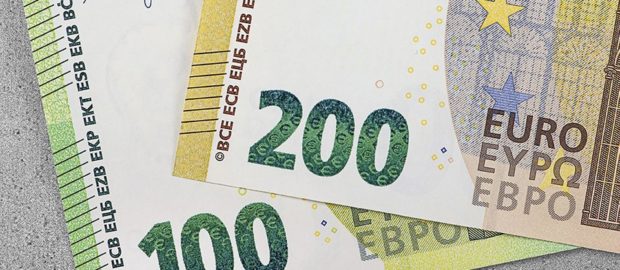Новые банкноты 100 и 200 евро