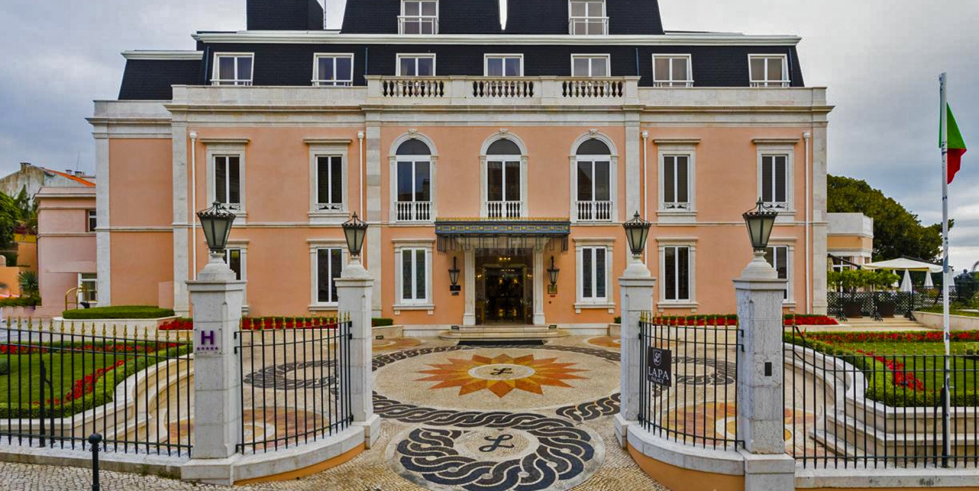 Проживание в Лиссабоне в Olissippo Lapa Palace