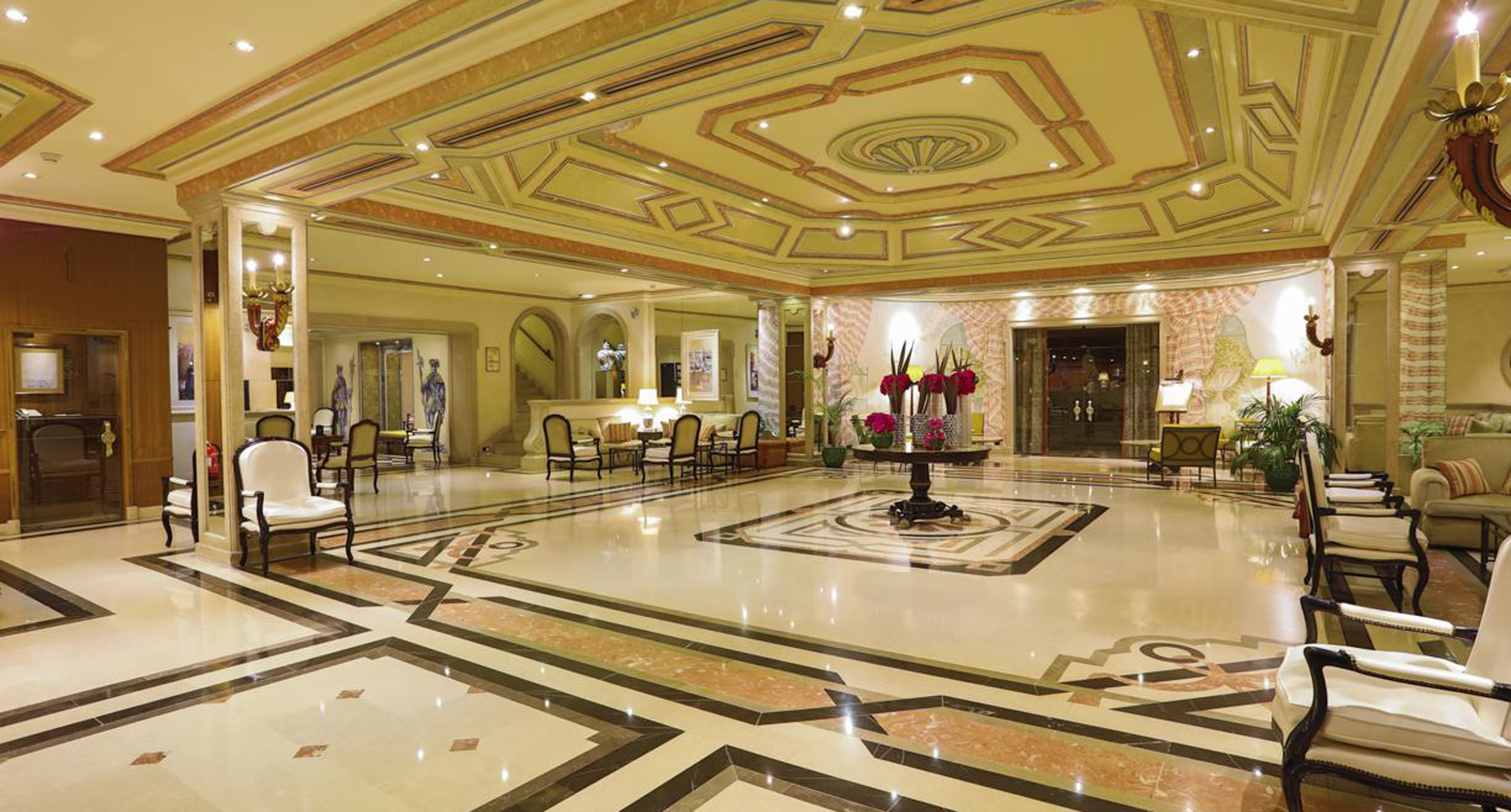 Olissippo Lapa Palace лобби