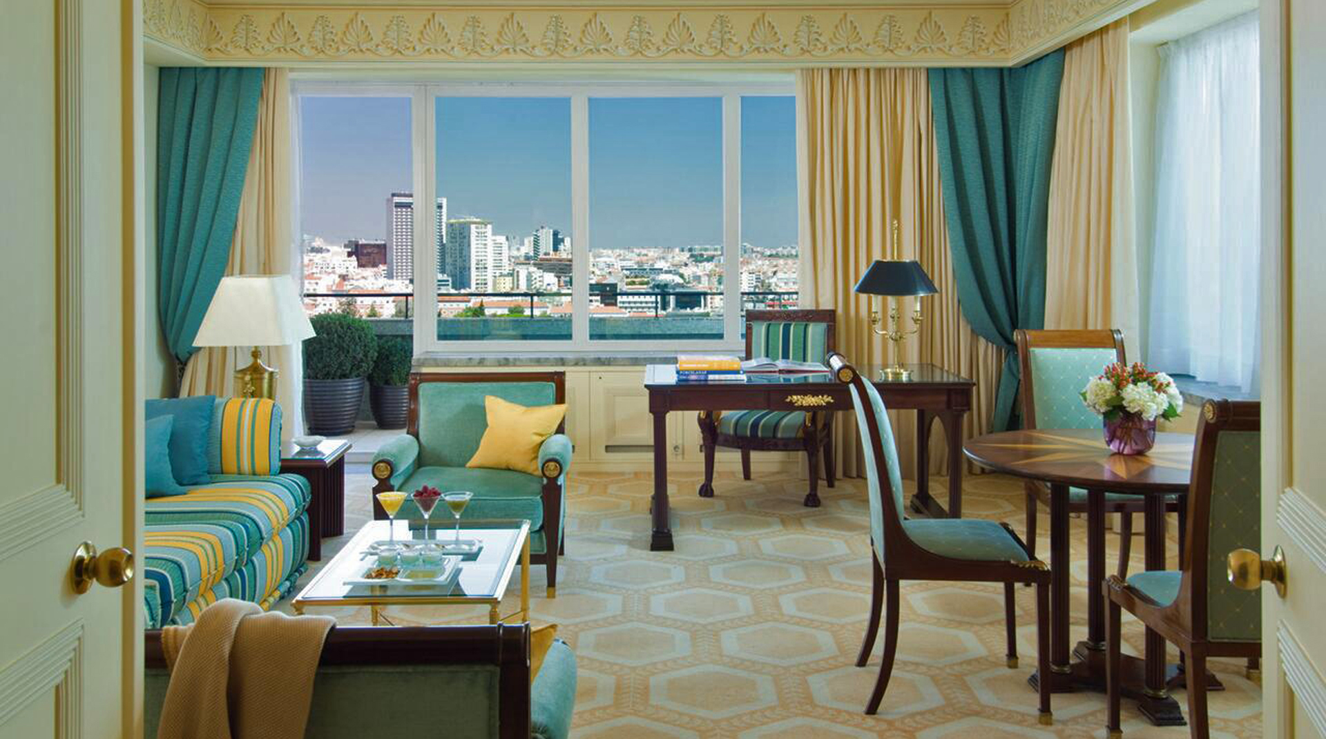 Вид из номера Four Seasons Hotel Ritz Lisbon